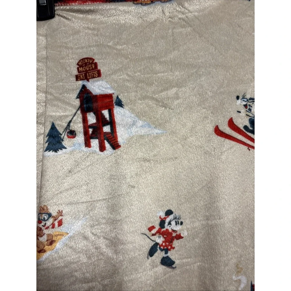 Disney Parks 2021 Mickey Mouse Christmas Holiday Fleece Flannel Blanket Throw